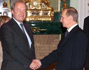 Στη Μόσχα ο Γάλλος υπουργός Εξωτερικών  <I>Θερμή υποδοχή από τους Ρώσους</I>