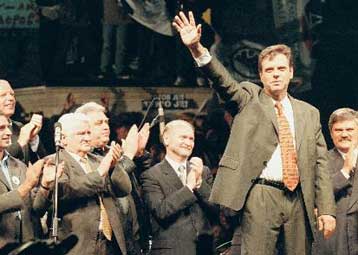 Στο πλευρό του Κοστουνίτσα η Ορθόδοξη Εκκλησία της Σερβίας