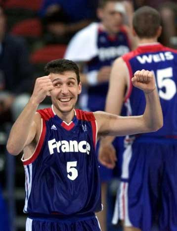 Η Γαλλία στους «4» του μπάσκετ, 68-63 τον Καναδά και παίζει με Αυστραλία