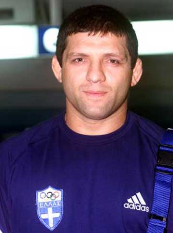 Τρία στα τρία για την ελληνική πάλη  <i> Πλώρη για τετράδα έβαλαν Ξανθόπουλος και Καρντάνοφ </i>