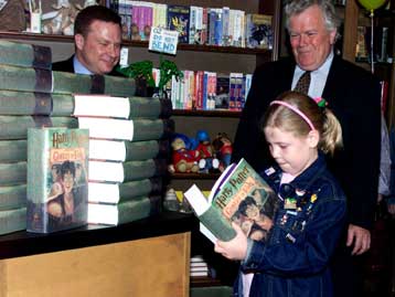 Μερικά από τα βιβλία μου είναι ακατάλληλα για παιδιά, προειδοποιεί η συγγραφέας του Χάρι Πότερ