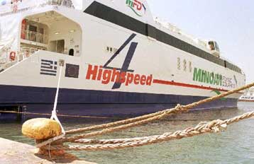 Τους 40 έφτασαν οι νεκροί του Εξπρές Σάμινα – Καθηλωμένοι οι συγγενείς στο λιμάνι του Πειραιά