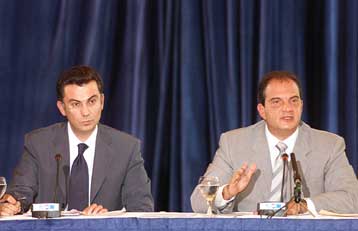 Για ωμή παρέμβαση στα ΜΜΕ κατηγορεί την κυβέρνηση ο Κ.Καραμανλής