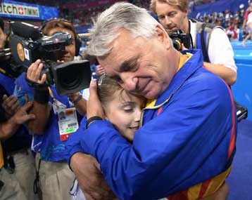 Διαμαρτυρία των Ρουμάνων για τη Ραντουκάν με την επιστροφή τριών μεταλλίων