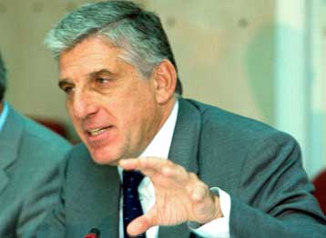 Η Ελλάδα ισχυρή οικονομία, δηλώνει ο Παπαντωνίου από την Πράγα