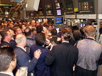 Τάσεις ανόδου για τον Nasdaq, πτώση για τον Dow Jones στο άνοιγμα της Τρίτης