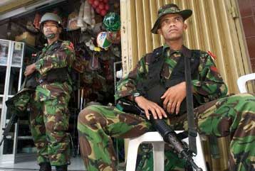 Μπαρούτι μυρίζει στο Τιμόρ<i>Φόβοι για ενδεχόμενη σύγκρουση στρατού και πολιτοφυλάκων</i>