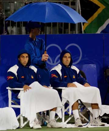 Καταρρακτώδης βροχή στο Σίδνεϊ διέκοψε τένις και μπέιζμπολ