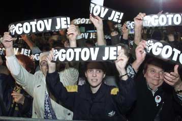 H ΕΕ έτοιμη να άρει τις κυρώσεις κατά της Γιουγκοσλαβίας<i>Εως το βράδυ της Πέμπτης τα επίσημα α