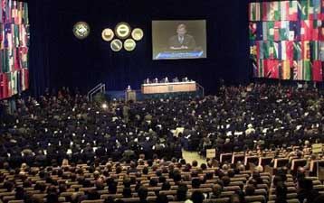 Εν μέσω διαδηλώσεων ξεκίνησε στην Πράγα η σύνοδος του ΔΝΤ και της Παγκόσμιας Τράπεζας