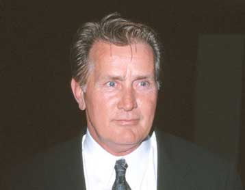 Ο Μάρτιν Σιν υπερασπίζεται την κριτική του Λίμπερμαν στη βιομηχανία του θεάματος