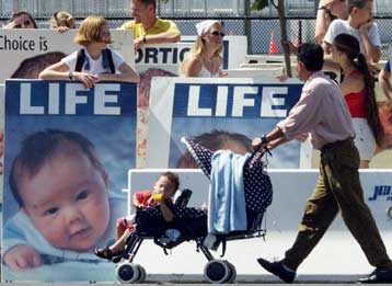 Σκάνδαλο με χαμένα έμβρυα προκαλεί πανικό σε Βρετανούς γονείς
