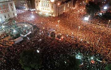 Πανηγυρίζει η αντιπολίτευση στη Γιουγκοσλαβία<i>Πληροφορίες για παραίτηση Ντράσκοβιτς<i />