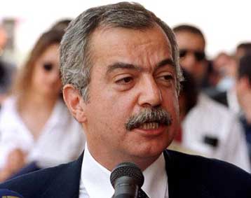 Λάθος η αντιμετώπιση του Κυπριακού από την ΕΕ, υποστηρίζει ο Σουκρού Σινά Γκιουρέλ