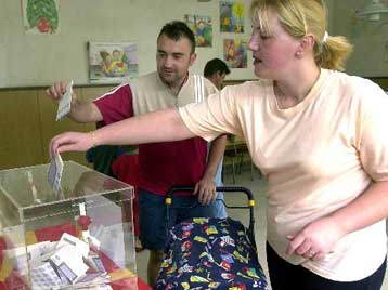 Ικανοποίηση σε κυβέρνηση και αντιπολίτευση από τα αποτελέσματα των εκλογών στην ΠΓΔΜ