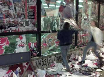 Το Λονδίνο μιλά για «συντριπτική ήττα» Μιλόσεβιτς<I>Πληροφορία για διαφορά 24% υπέρ Κοστουνίτσα