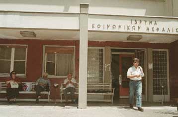 Κατάργηση ασφαλιστικών κλιμακίων και συνταξιοδότηση στα 67 μελετά η κυβέρνηση