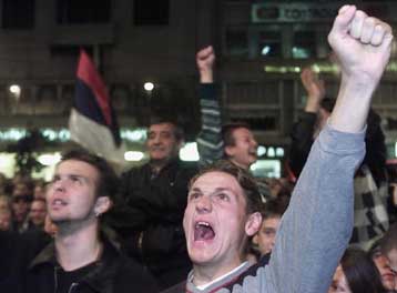 Θρίαμβο της γιουγκοσλαβικής αντιπολίτευσης προαναγγέλλει ο Κοστουνίτσα