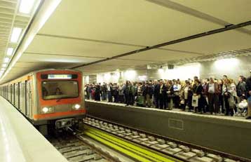 Η εφορία «ταξιδεύει» με το μετρό