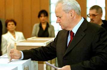 Προβάδισμα στον Μιλόσεβιτς δίνουν οι οπαδοί του<i>Ηρεμία επικρατεί στο Βελιγράδι<i />