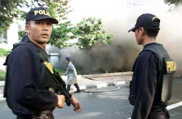 Η αστυνομία της Ινδονησίας συνέλαβε υπόπτους για συμμετοχή σε βομβιστικές επιθέσεις