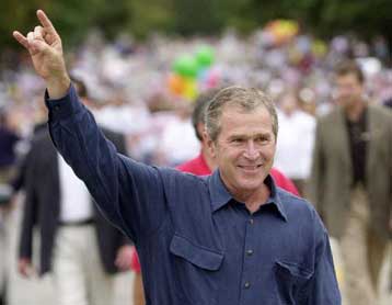 Μείωσε τη διαφορά ο Μπους, σύμφωνα με το Newsweek  <i>Δεν χάνει ο Γκορ, υποστηρίζει η Chicago Tr