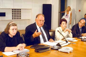 Αισιόδοξος για το 2004 ο Θ.Πάγκαλος<I>«Πραγματικοί οι λόγοι που δεν πήγα στο Σίδνεϊ»