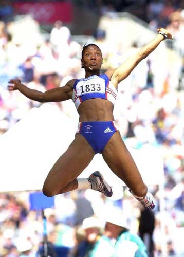 Xρυσή Ολυμπιονίκης στο έπταθλο η Βρετανίδα Ντενίζ Λιούις