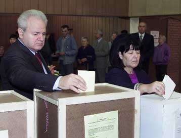 Προβλήματα στις γιουγκοσλαβικές εκλογές<I>Ανετος ο Μιλόσεβιτς μιλά για «το καλό της χώρας»</I>