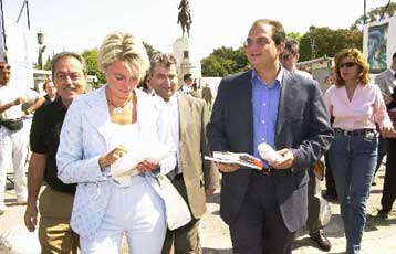 Ο Κ.Καραμανλής και η σύζυγός του υπέγραψαν για το «δημοψήφισμα» της Εκκλησίας