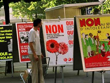 Δημοψήφισμα στην Ελβετία για τη μείωση του αριθμού των αλλοδαπών