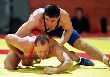 Τρίτωσε το καλό για τον Κώστα Θάνο <i>4-0 τον Μπέργκλερ, πέρασε στα ημιτελικά των 97κ.