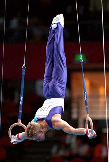 Κρίκοι από ασήμι για το Δημοσθένη Ταμπάκο