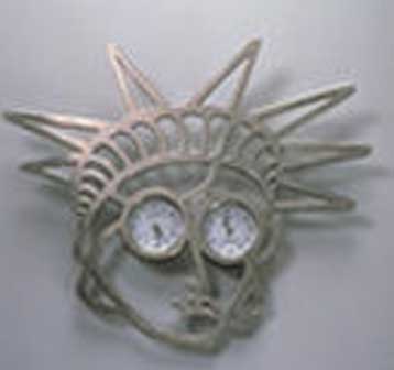 Οι καρφίτσες της Μάντλιν Ολμπράιτ εμπνέουν