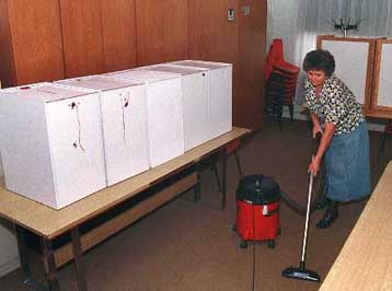 Ανοιξαν οι κάλπες στη Γιουγκοσλαβία