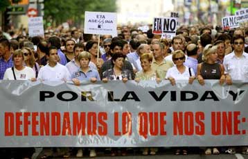 Χιλιάδες κάτοικοι διαδηλώνουν κατά της ΕΤΑ στη Χώρα των Βάσκων