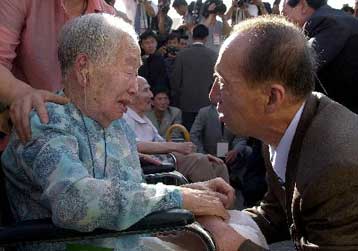 Νέες επανενώσεις οικογενειών από τη Νότιο και τη Βόρειο Κορέα στο τέλος του χρόνου