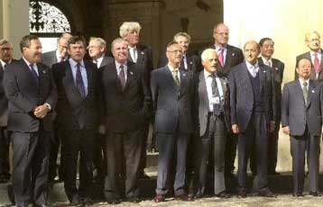 H G7 θα στηρίξει την πρωτοβουλία της ΕΚΤ για το ευρώ<i>Συστάσεις στον ΟΠΕΚ για το πετρέλαιο</i>