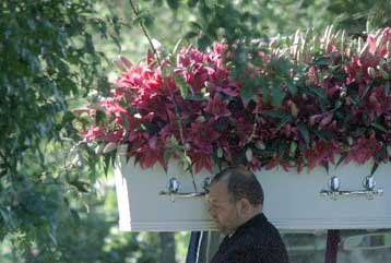 Παρουσία δεκάδων αστέρων η κηδεία της Πόλα Γέιτς