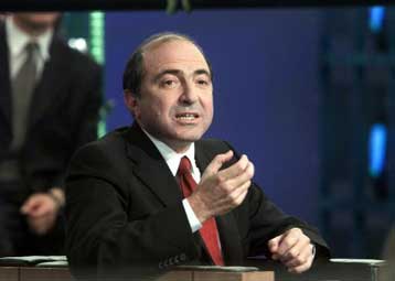 Την υποστήριξη των «ισχυρών» έχει ο Μπερεζόφκσι στον αγώνα του κατά του Πούτιν