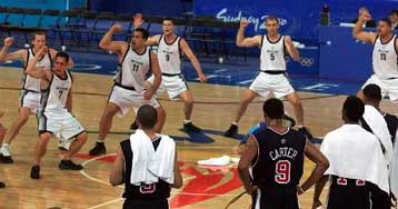 Η Ιταλία 67-57 τη Γαλλία <I>Περίπατος των ΗΠΑ 102-56 τη Νέα Ζηλανδία</I>