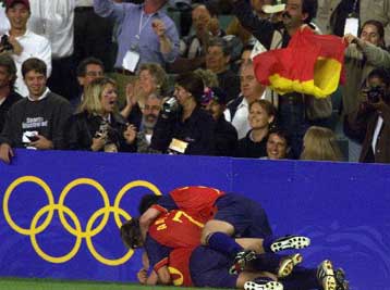 Ισπανία – ΗΠΑ και Χιλή – Καμερούν στους «4» στο ποδόσφαιρο ανδρών