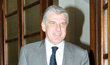 Αποφασισμένη η κυβέρνηση να μην ενδώσει σε πιέσεις για ανατιμήσεις λόγω των τιμών του πετρελαίου