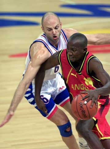 Δύσκολα η Αυστραλία 86-75 την Αγκόλα