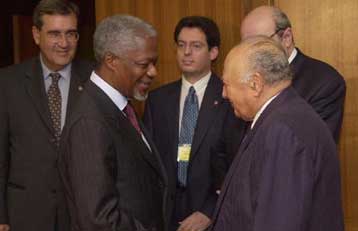 Κληρίδης και Ντενκτάς διαψεύδουν ότι παρέλαβαν έγγραφο από τον Ντε Σότο