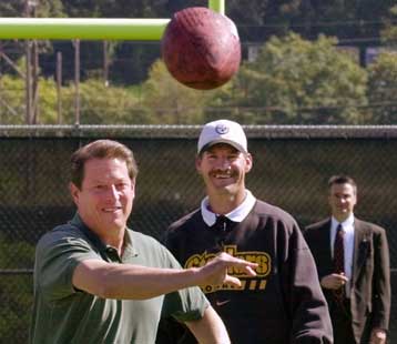 Σε διψήφιο ποσοστό η διαφορά του Γκορ από τον Μπους