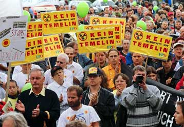 Μπλόκο στα σύνορα Τσεχίας – Αυστρίας<I>Διαδηλωτές ζητούν το κλείσιμο πυρηνικού αντιδραστήρα</I>