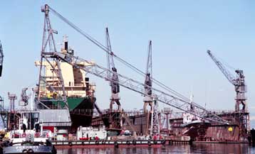 Το καλοκαίρι του 2001 ιδιωτικοποιούνται πιθανότατα τα ναυπηγεία Σκαραμαγκά