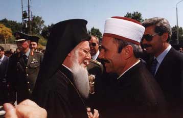 Και οι μουσουλμάνοι υπογράφουν στο δημοψήφισμα για τις ταυτότητες, υποστηρίζει η Εκκλησία