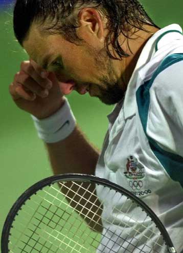 Συνεχίστηκαν οι εκπλήξεις στο τένις – Στον τρίτο γύρο ο Φιλιππούσης